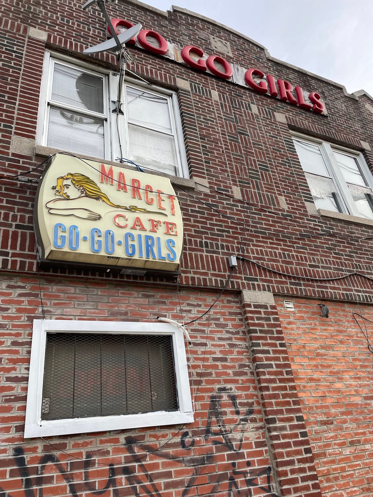 Marcet Cafe Go Go Girls