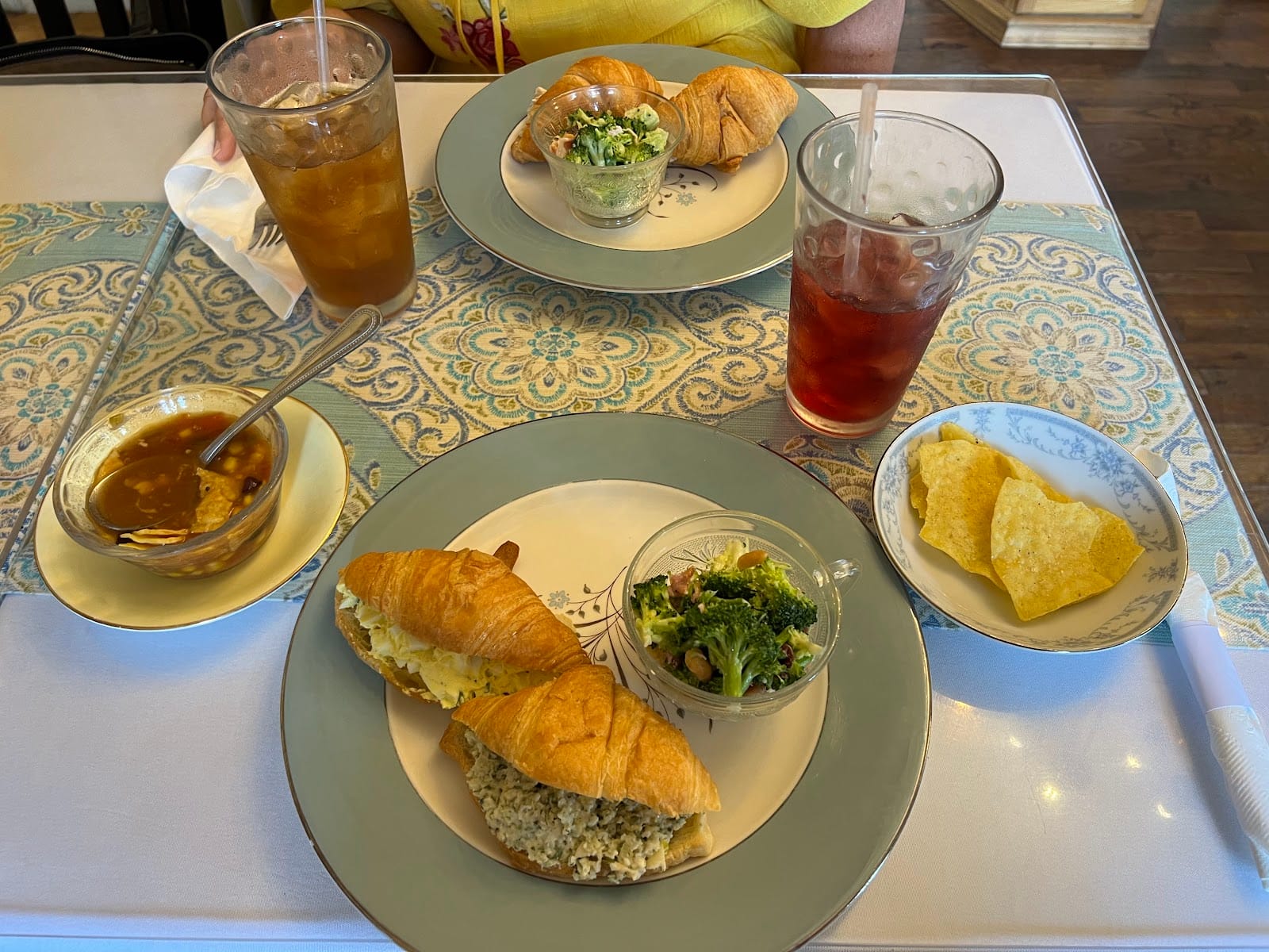 Four Friends Tea Room & Gifts