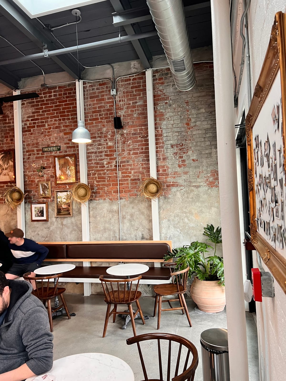Saint's Café