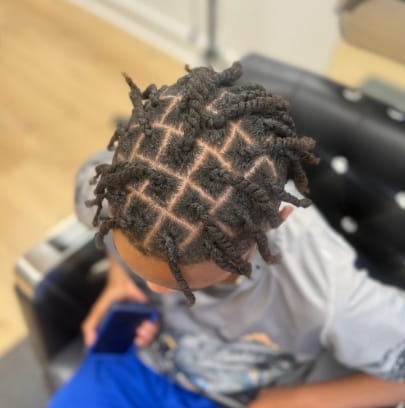 All-Embracing Barber & Beauty Shop photo 4