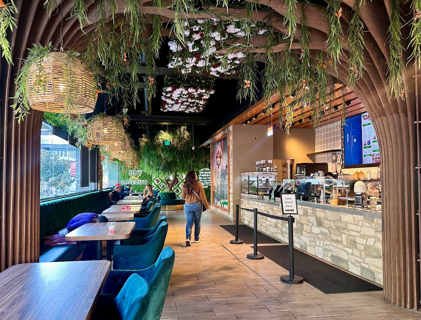 CAFÉX: Coffee & Juice Bar