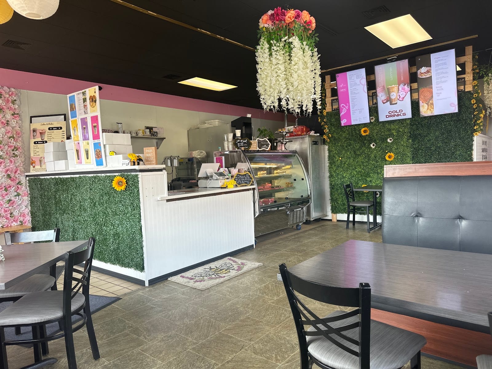 MJ Delights Café