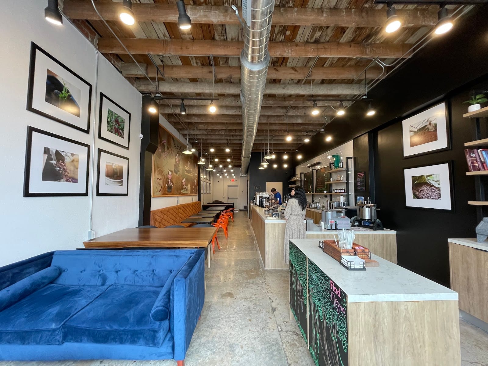 Mozna Chocolate & Coffee Co.