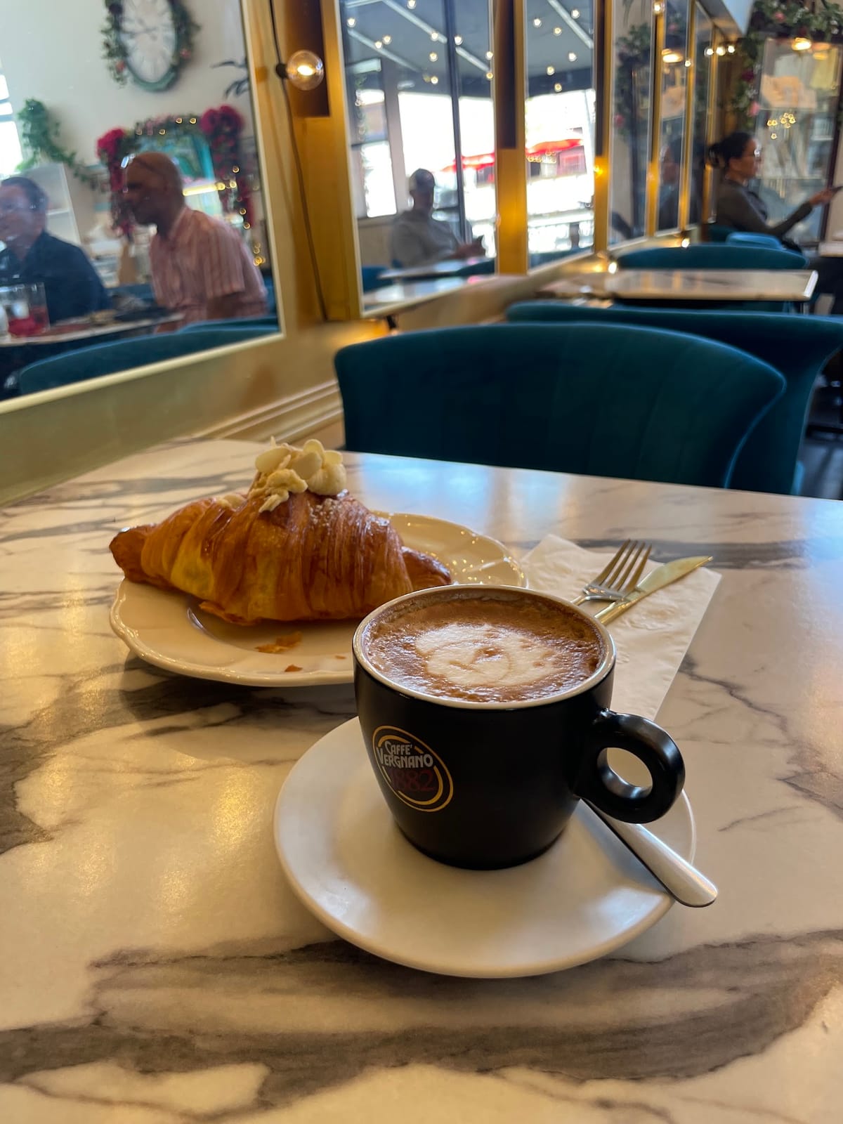 Divo Diva Cafe