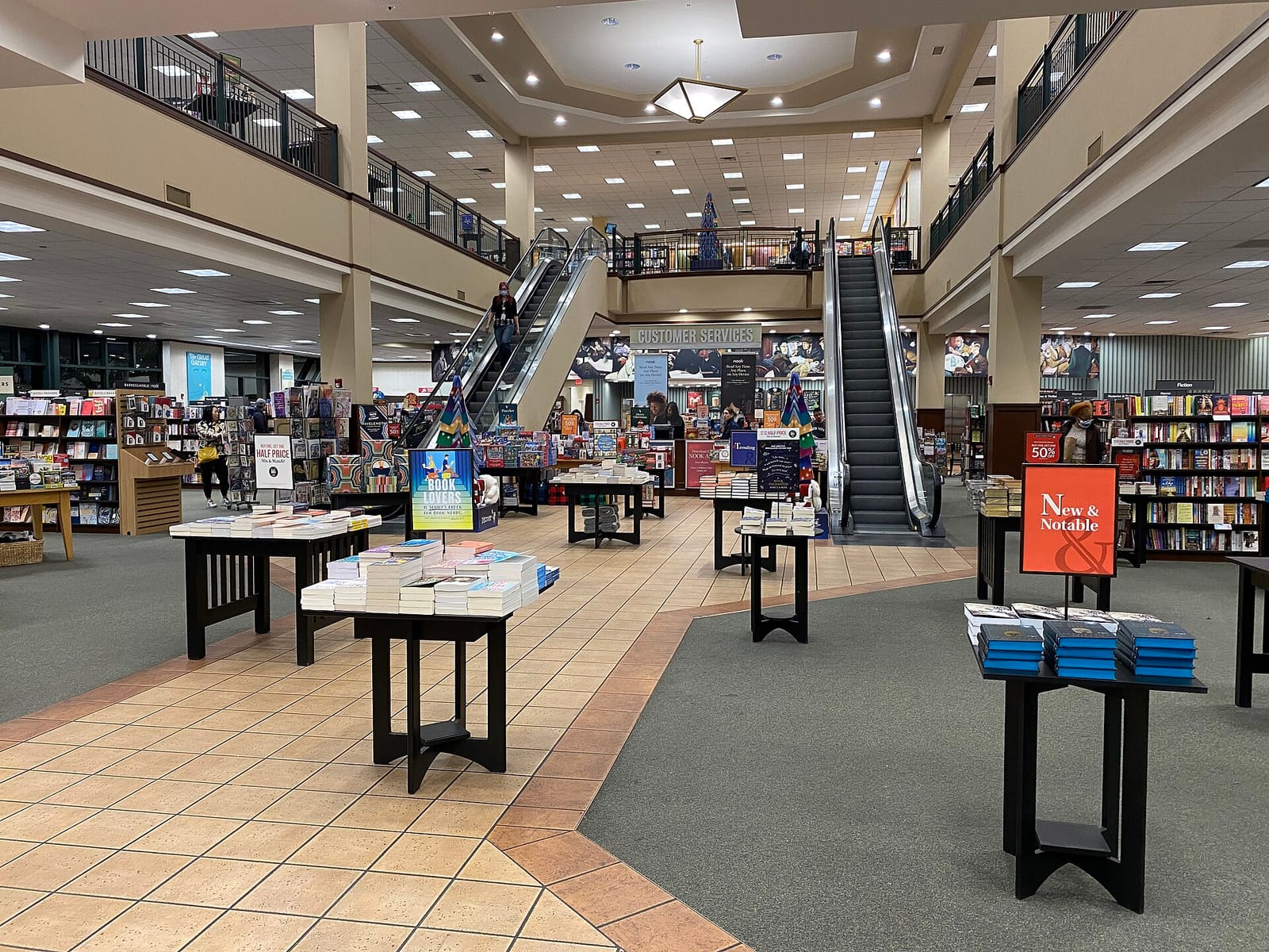 Barnes & Noble photo 3