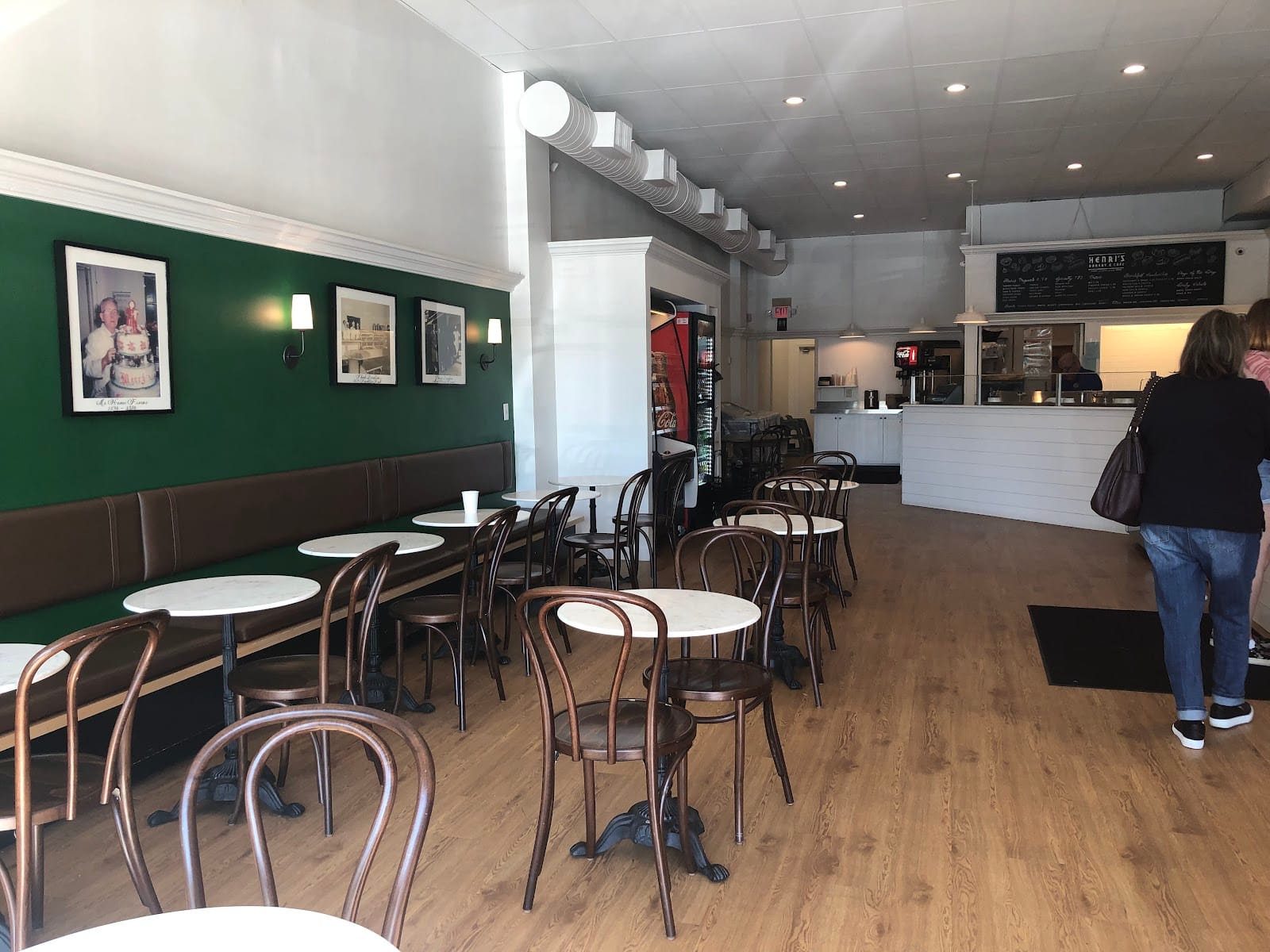 Henri's Bakery & Deli