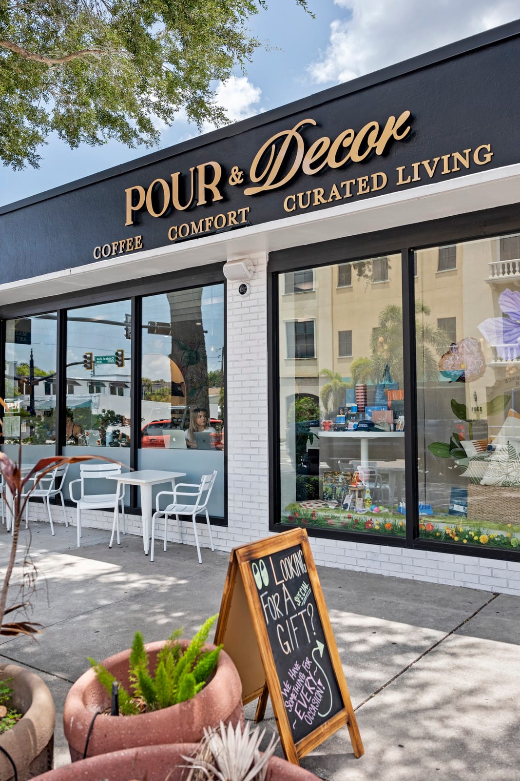 Pour and Decor