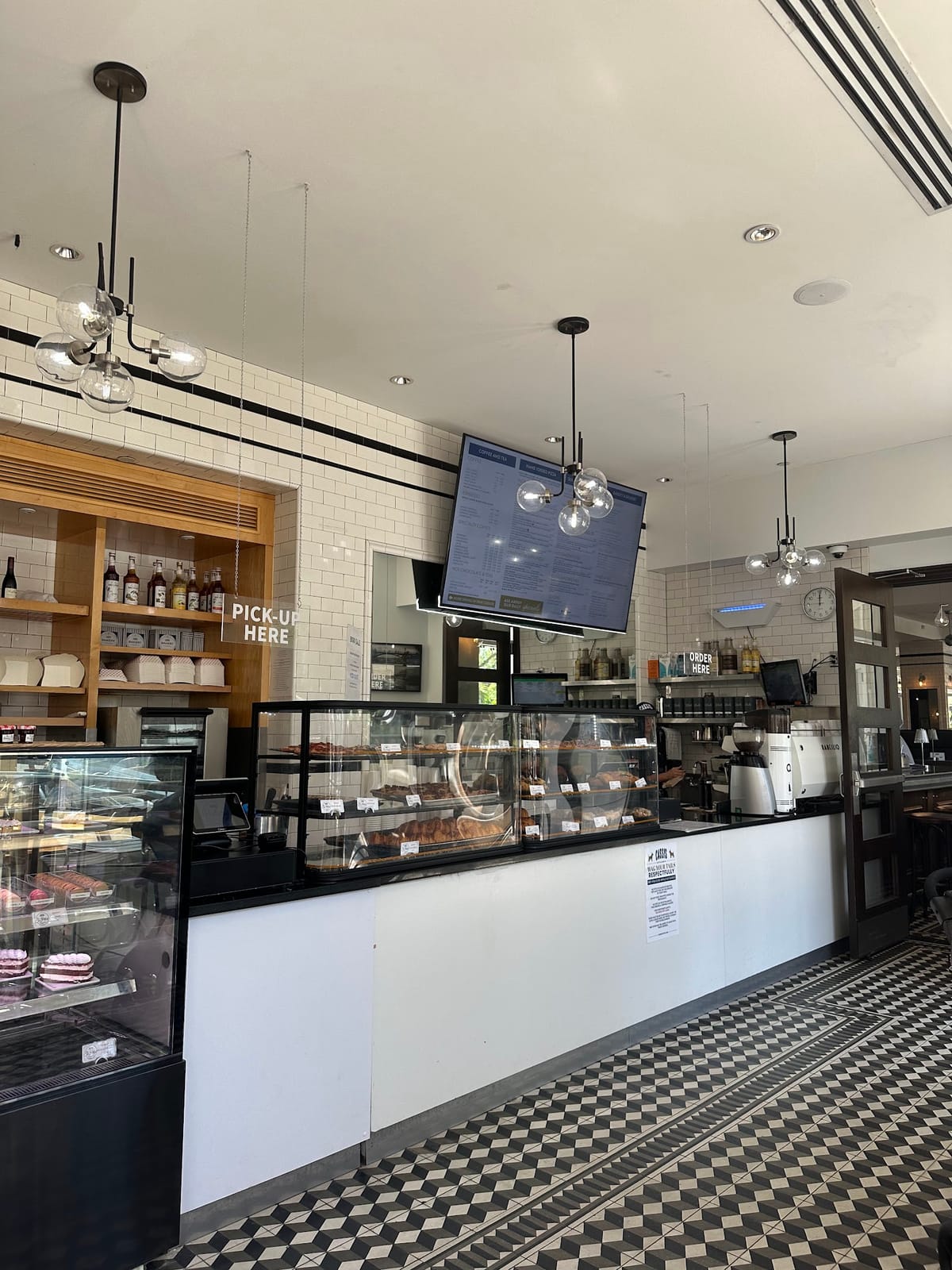 Cassis Market & Cafe