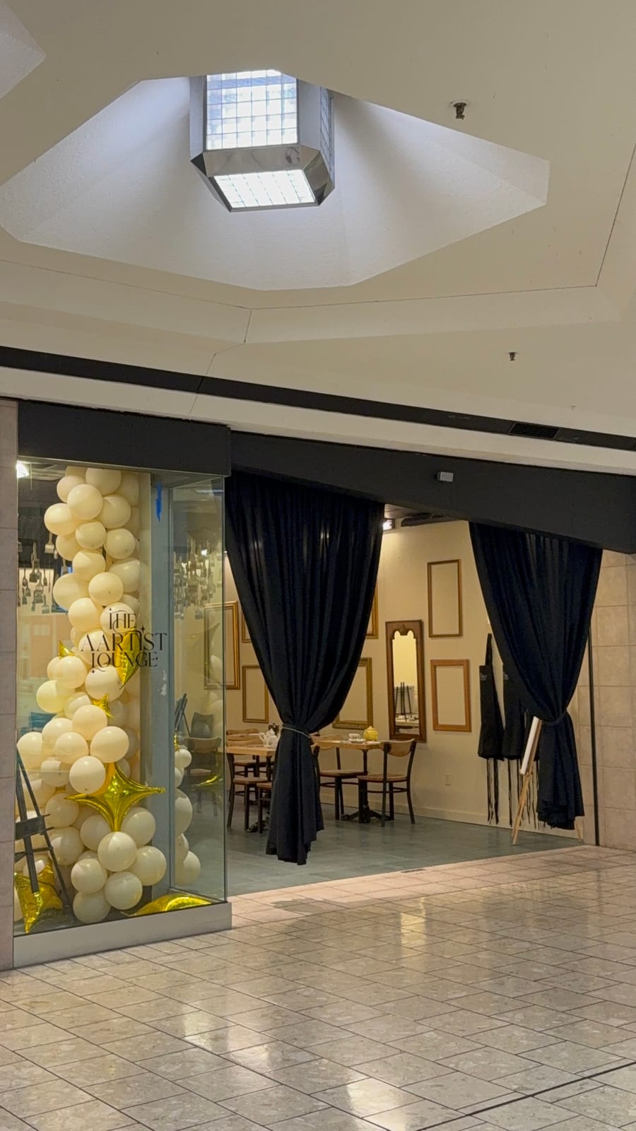 THE AARTIST LOUNGE