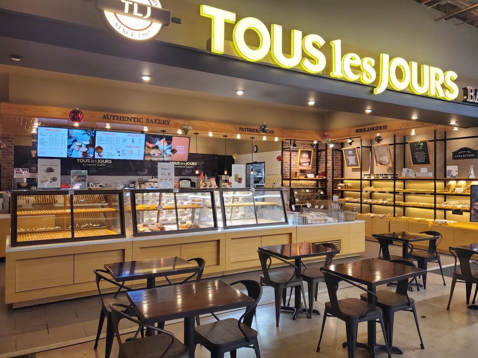 TOUS les JOURS Bakery Café - Mesa