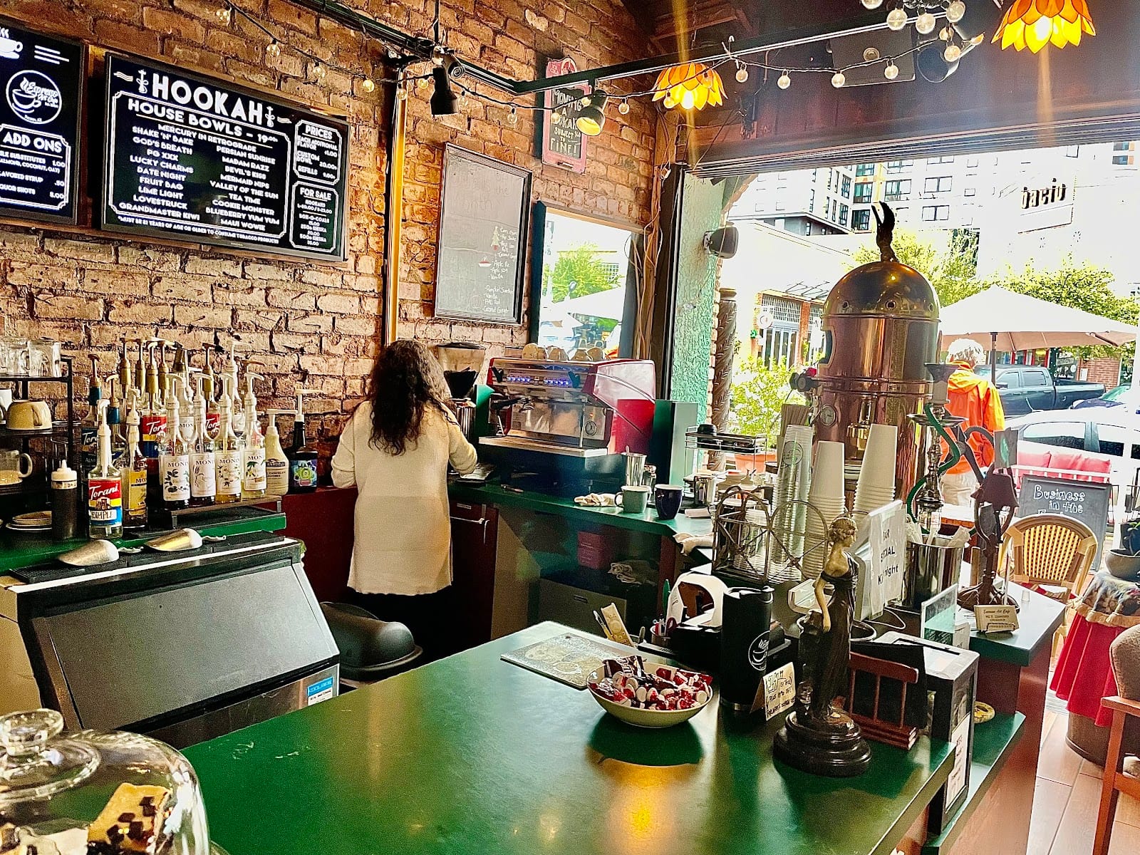 Espresso Art Cafe, Cocktail & Hookah Lounge