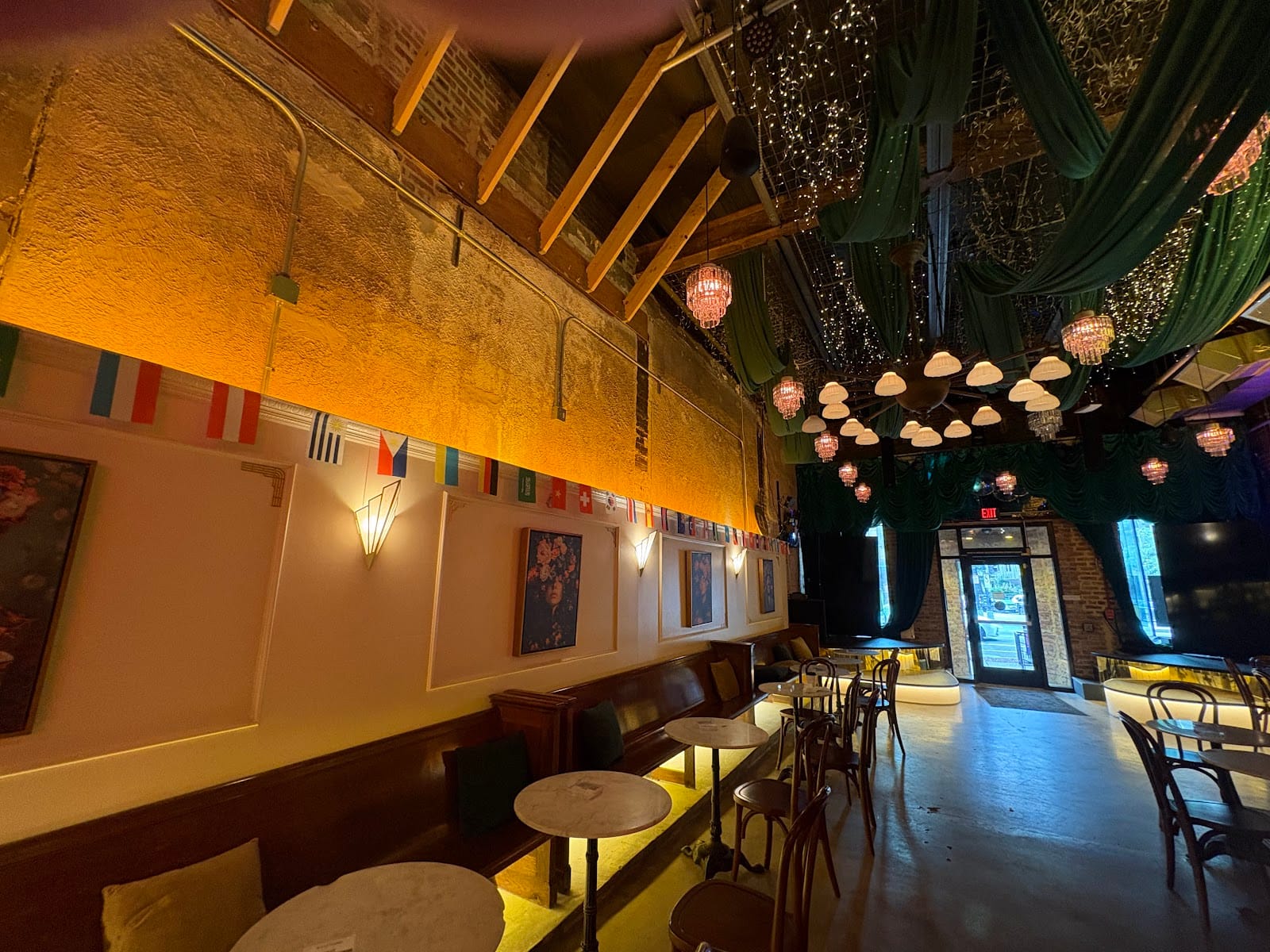 Barrel House Cafe & Bar
