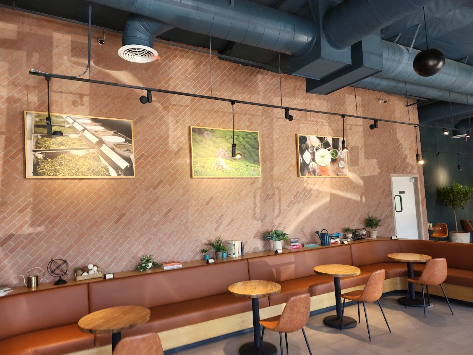 7 Leaves Cafe