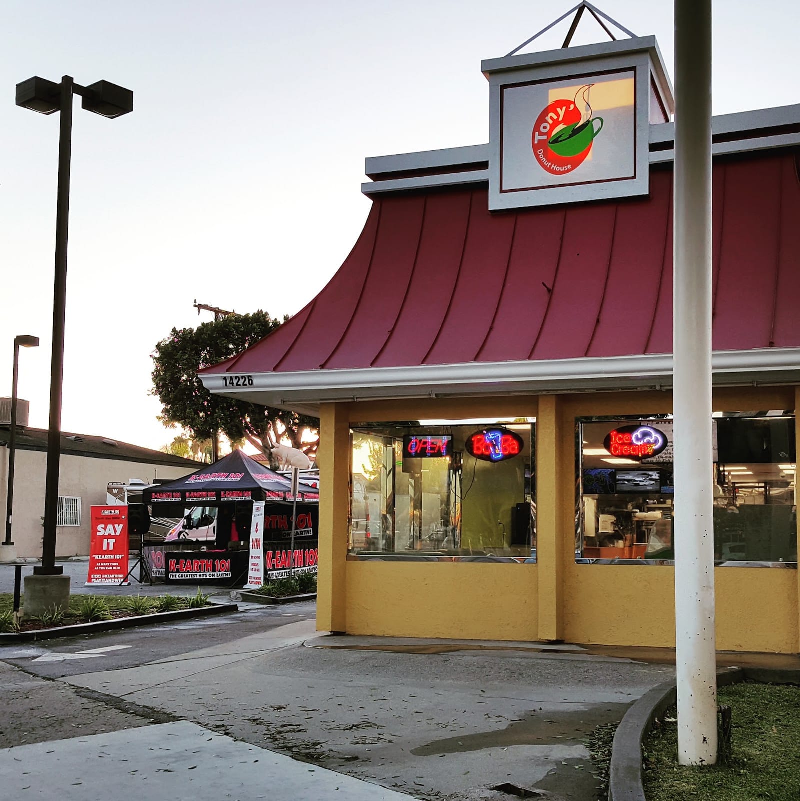 Tony's Croissant House