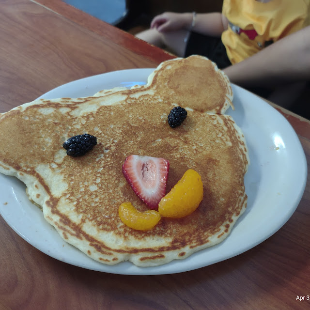 Ogie's Cafe photo 6