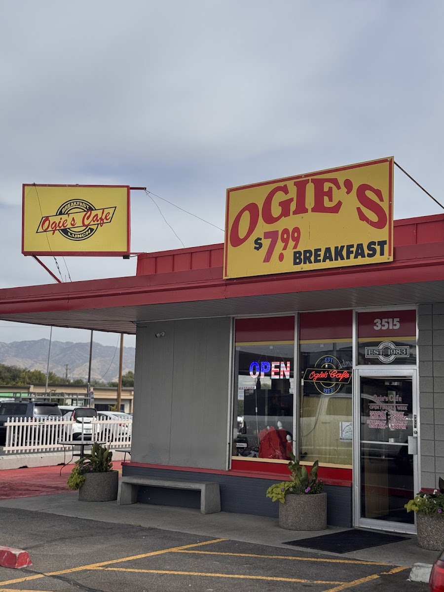 Ogie's Cafe photo 2