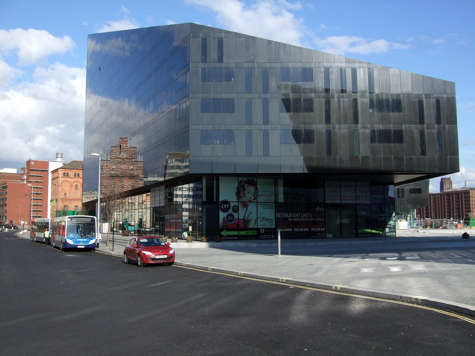 Dockside Brews Cafe in Liverpool water photo 2