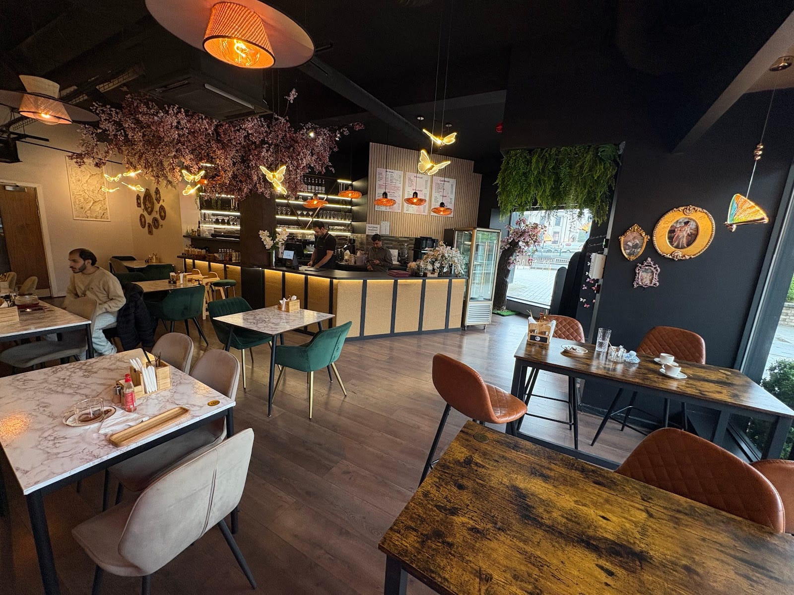 Papillon Café & Restaurant