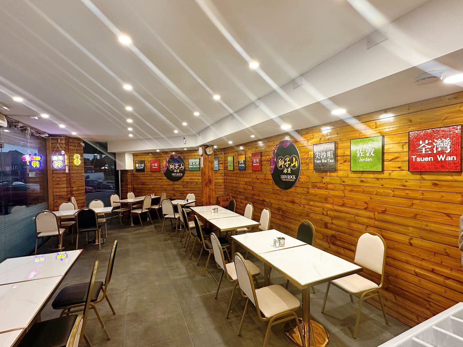 LION ROCK Cafe & Restaurant 獅子山冰室