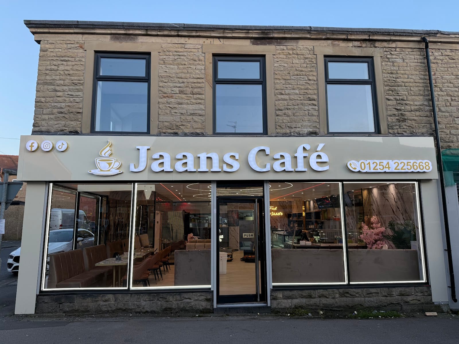 Jaans Cafe