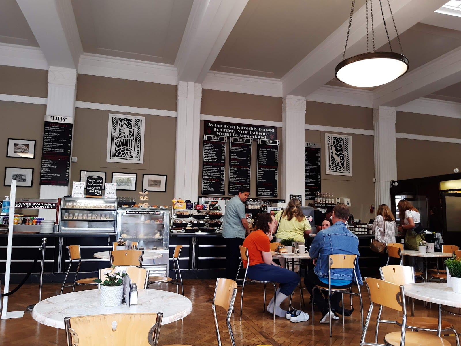Park's Art Deco Café