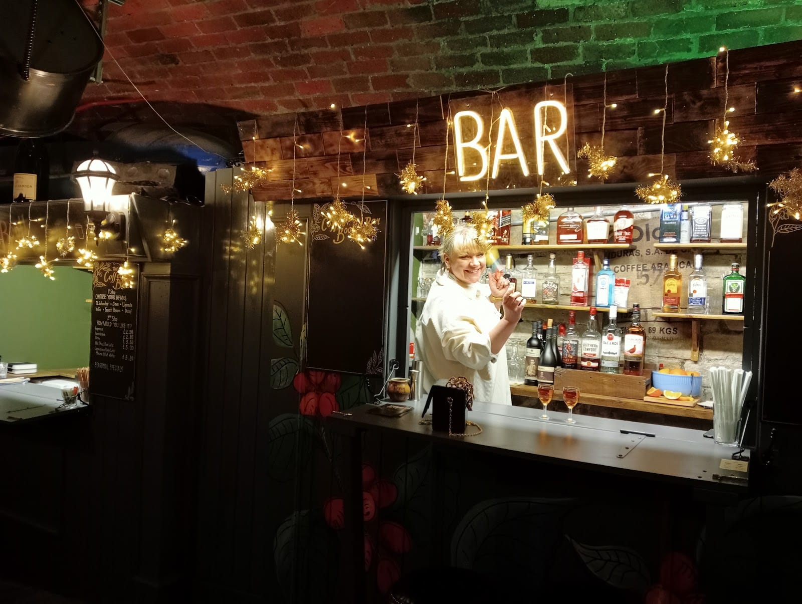 Lina's Coffee Booth & Bar