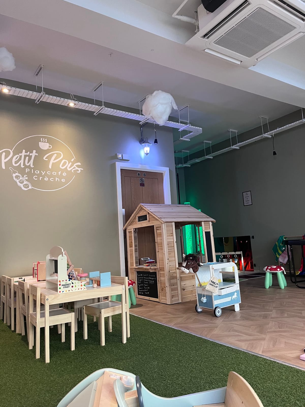 Petit pois play cafe & crèche