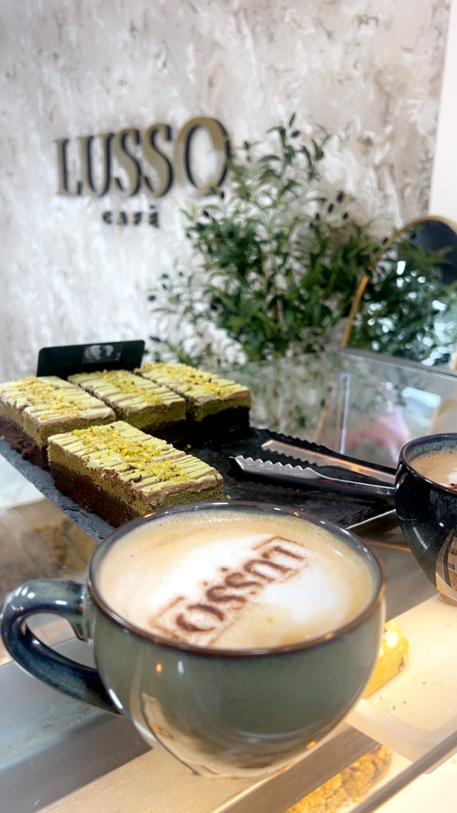 Lusso cafe