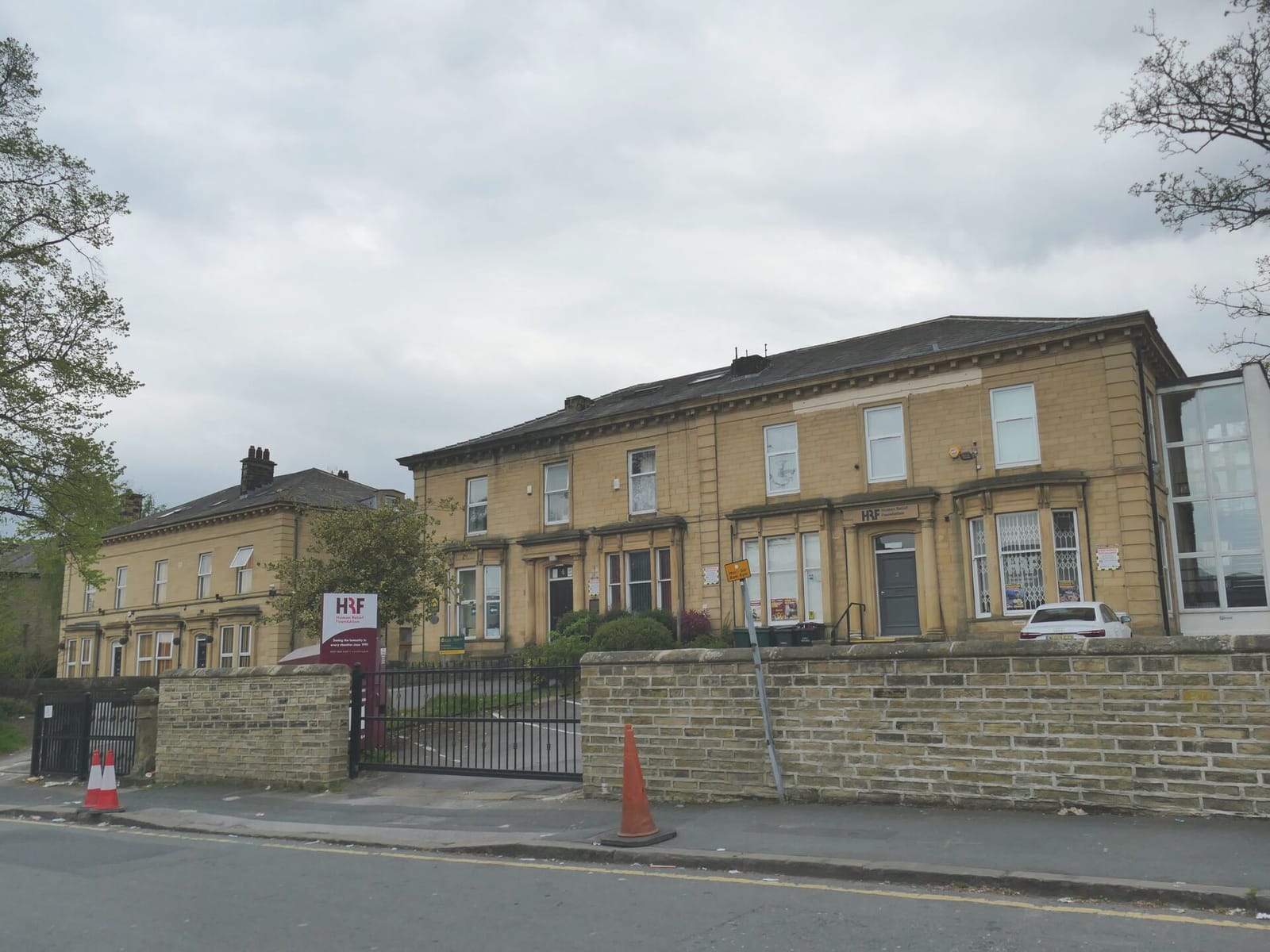 Mowchi Bradford photo 3
