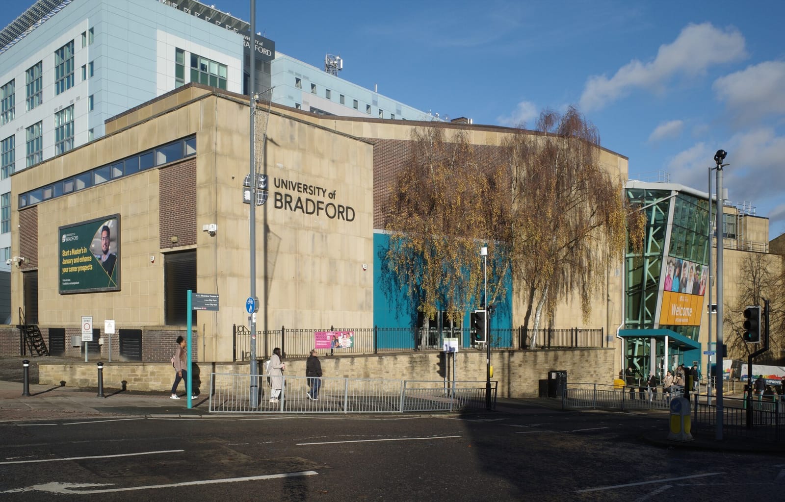 Mowchi Bradford photo 5