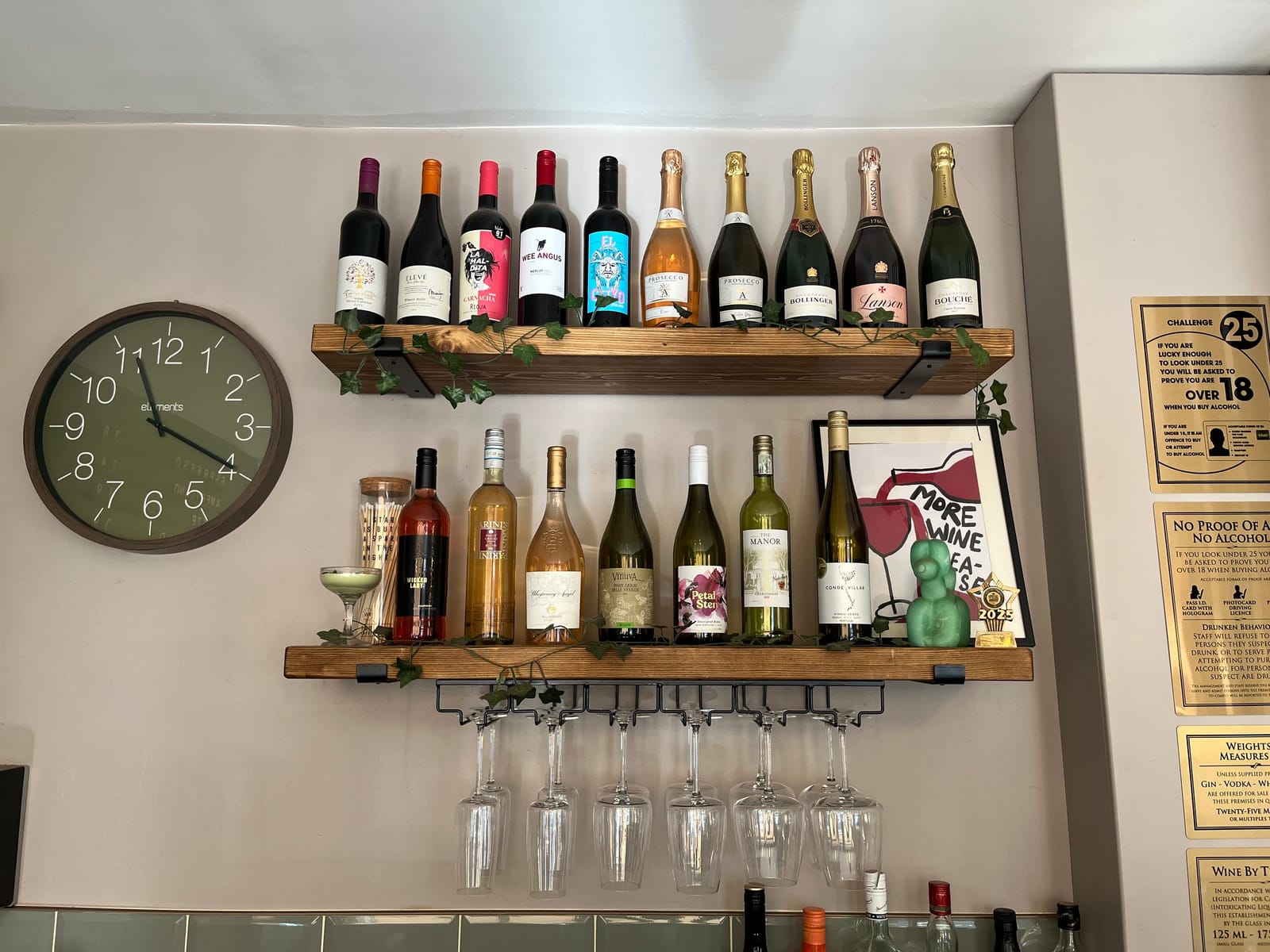 Snoop's Coffee and Wine Bar photo 4