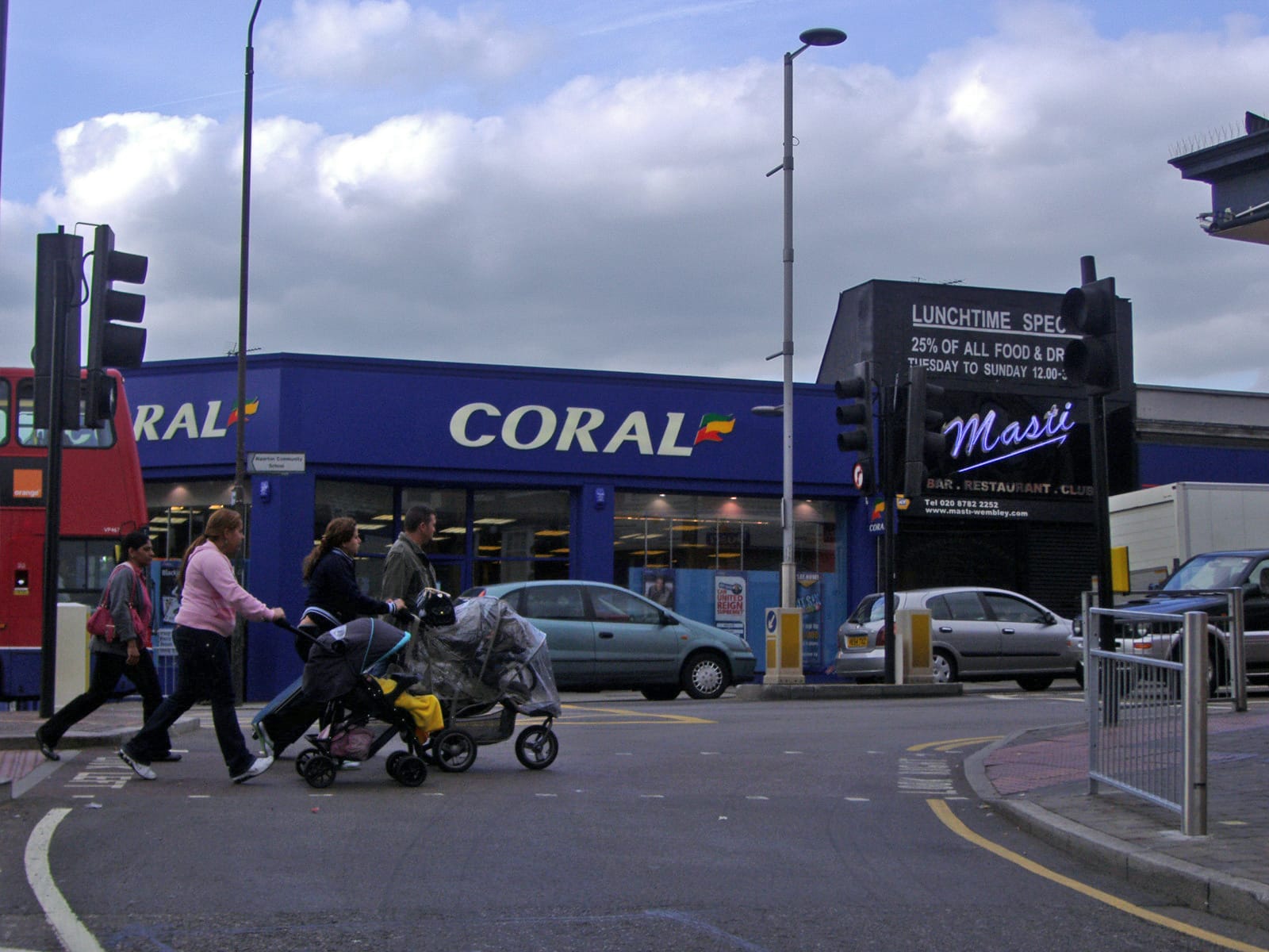 Ealing Road Internet Cafe photo 3
