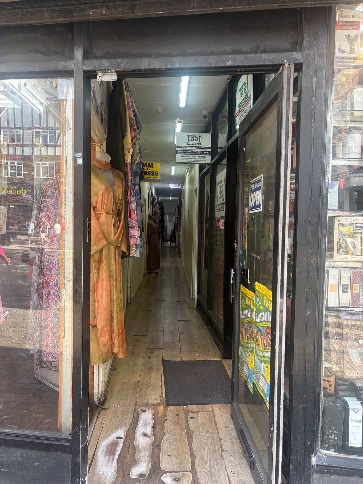 Harawo Cafe Shopping Center