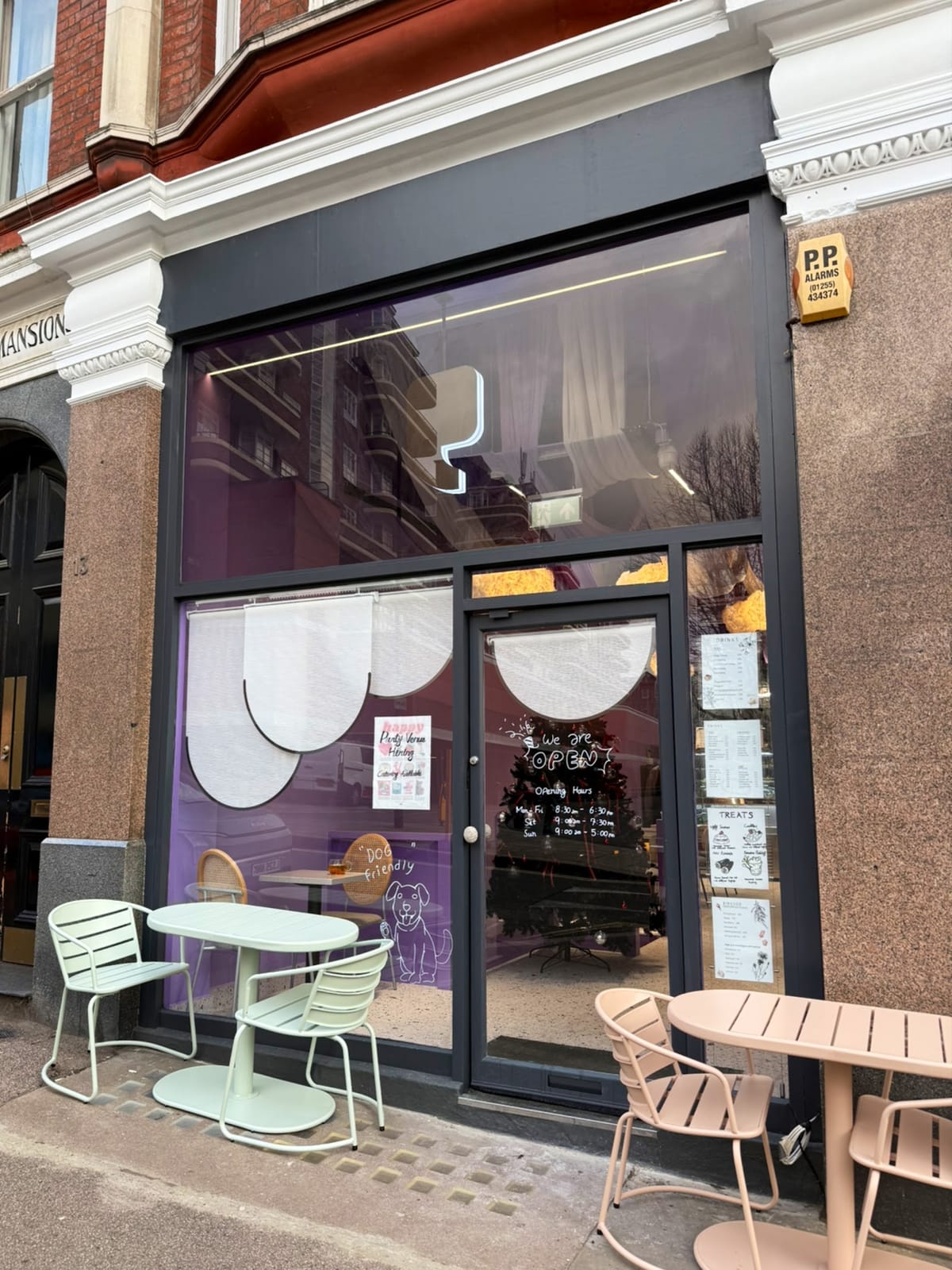 Cafe ,Comma