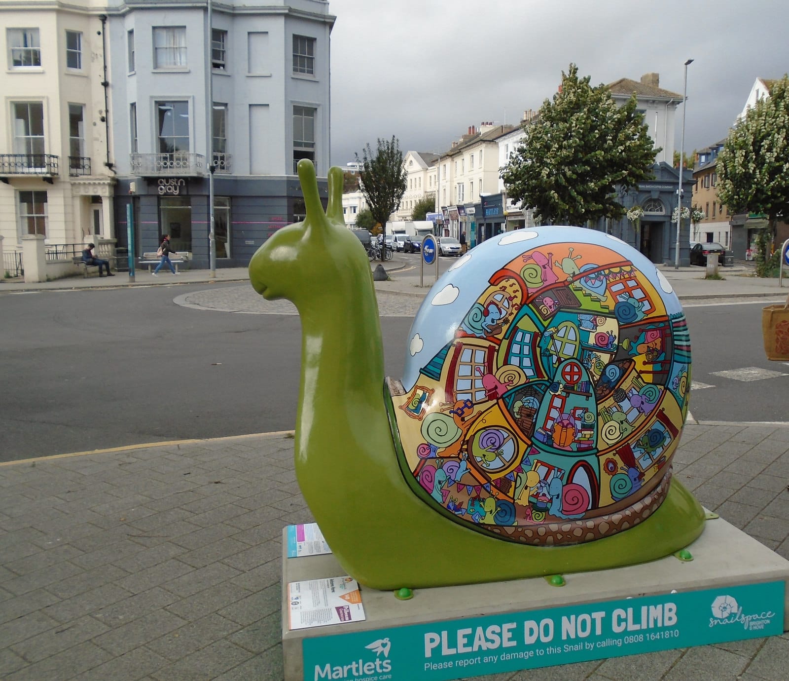 Latina Brighton photo 2