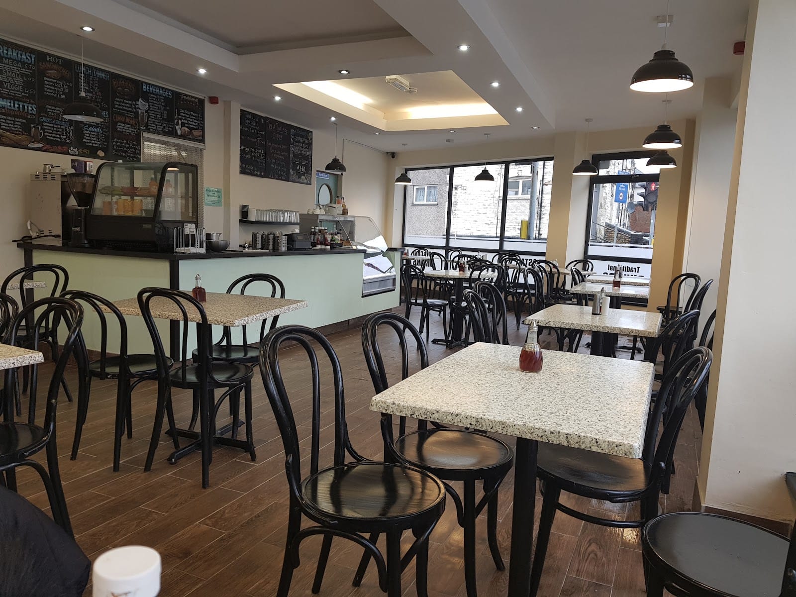 Black & White Cafe