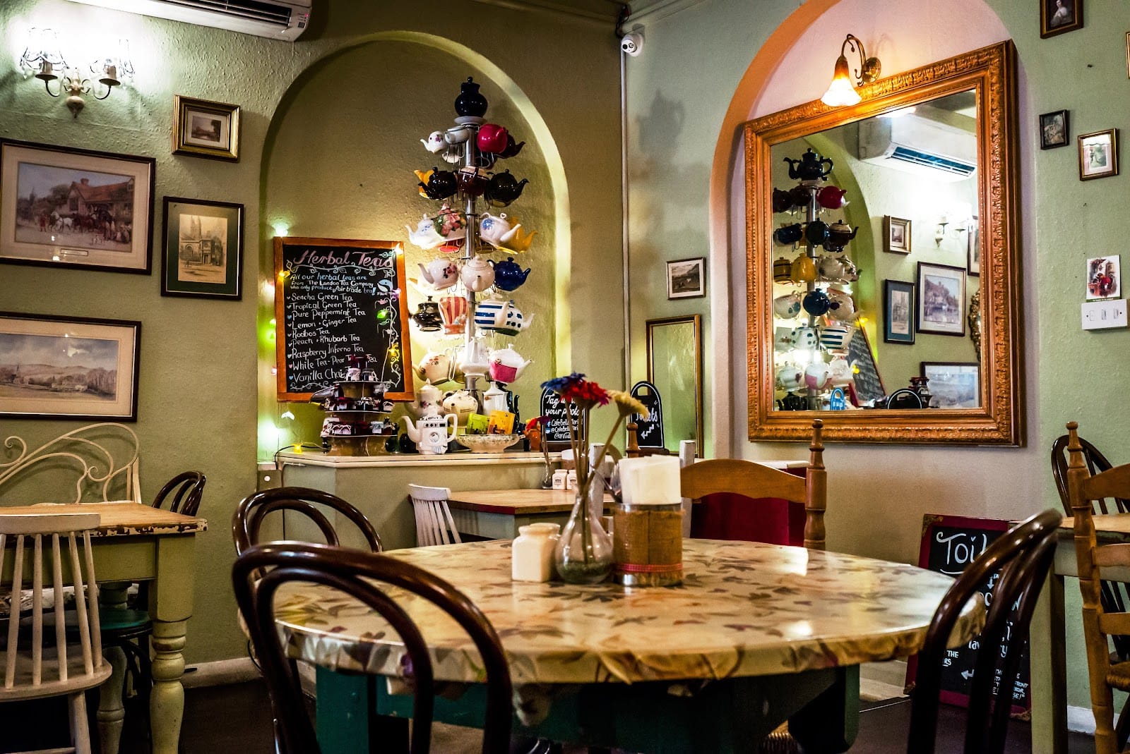 The English Rose Café & Tea Shop