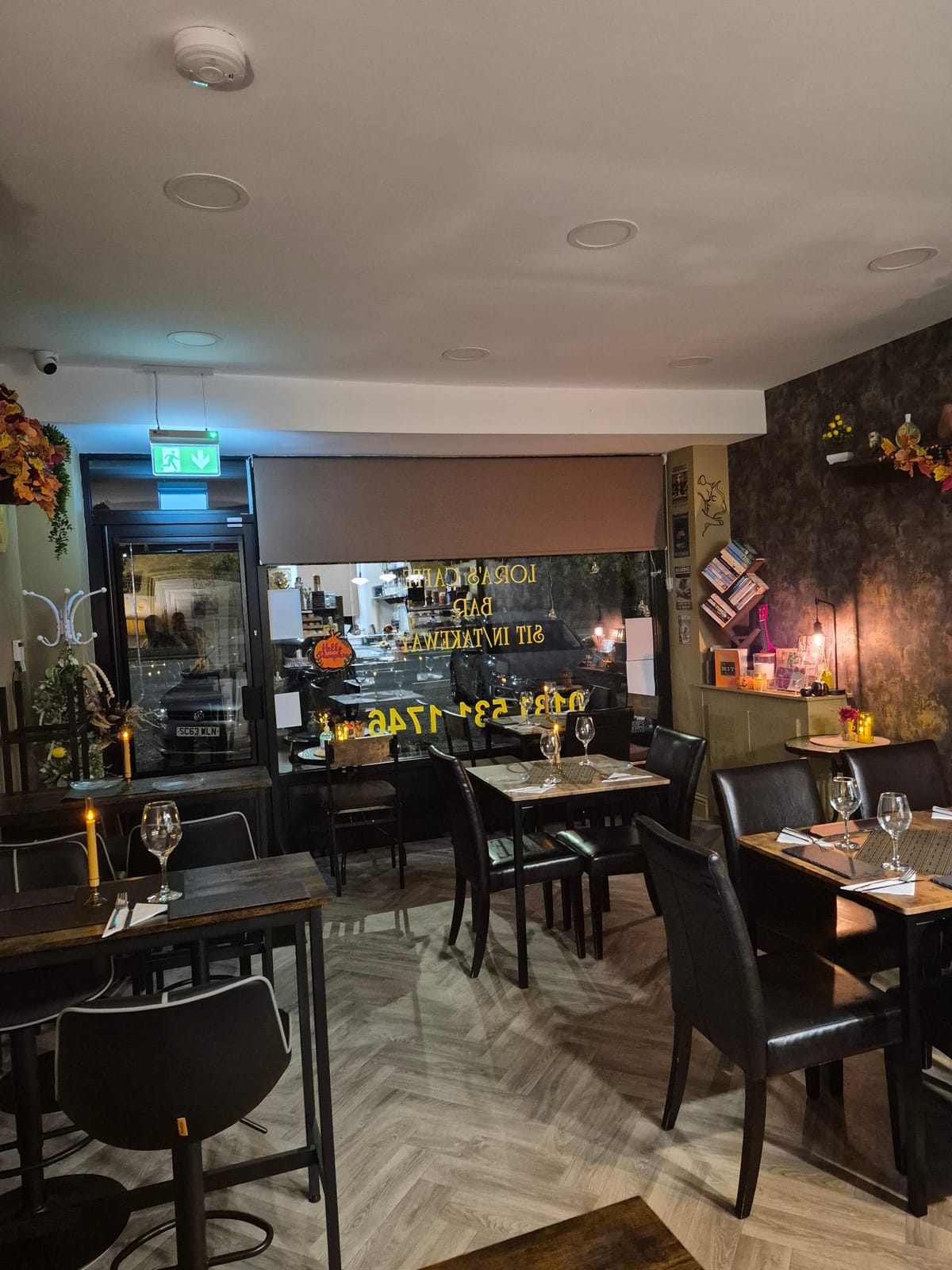 Lora's Caffe Bar