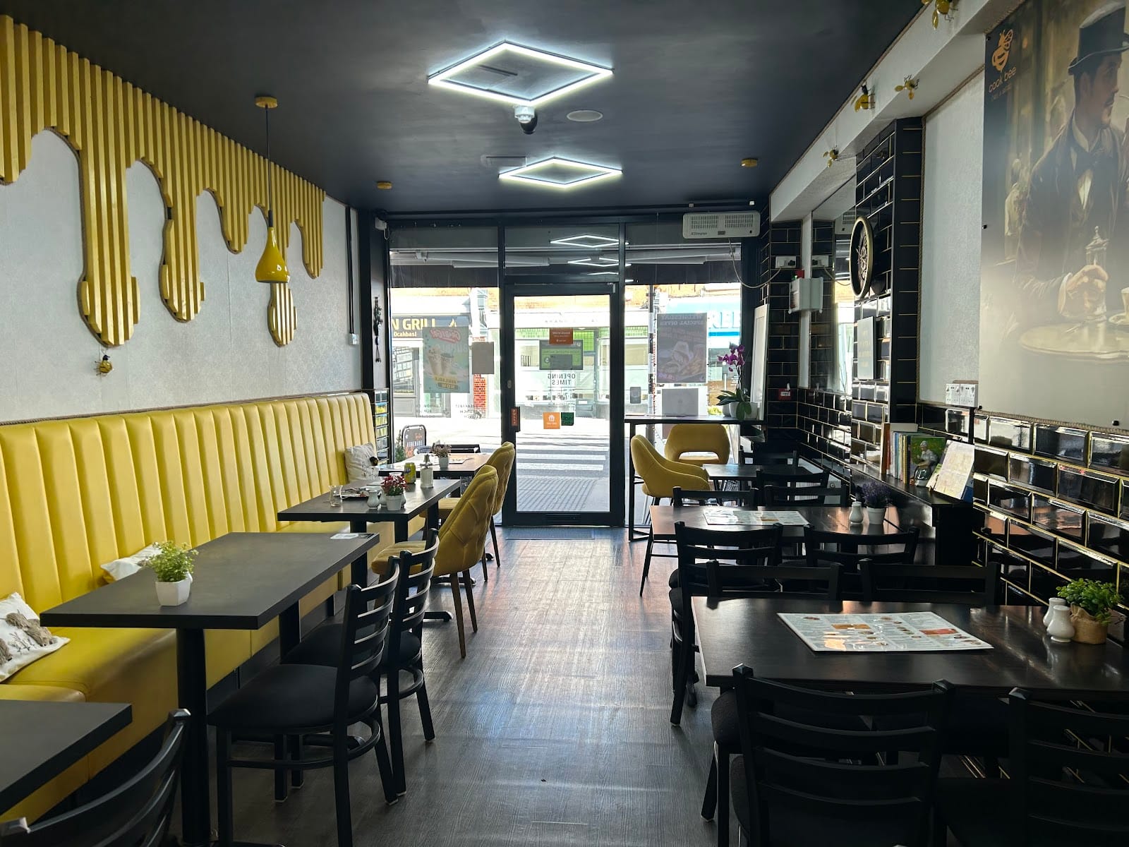 COOK BEE CAFÉ & BISTRO