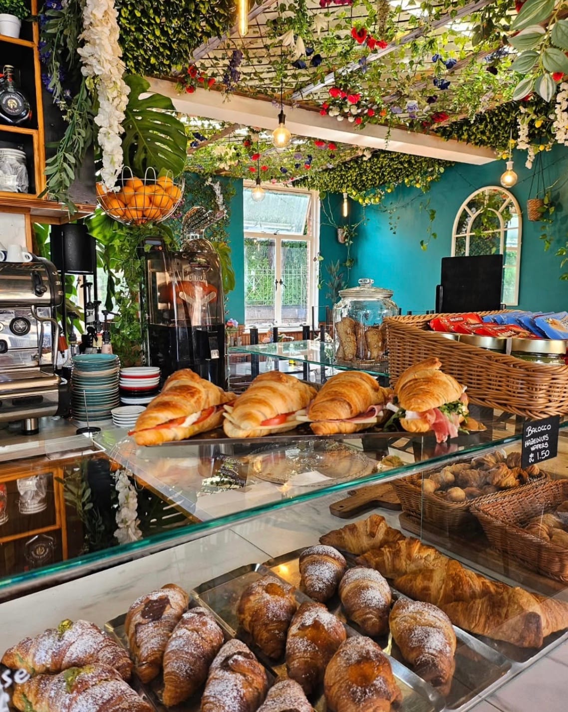 Zukis Caffetteria photo 3