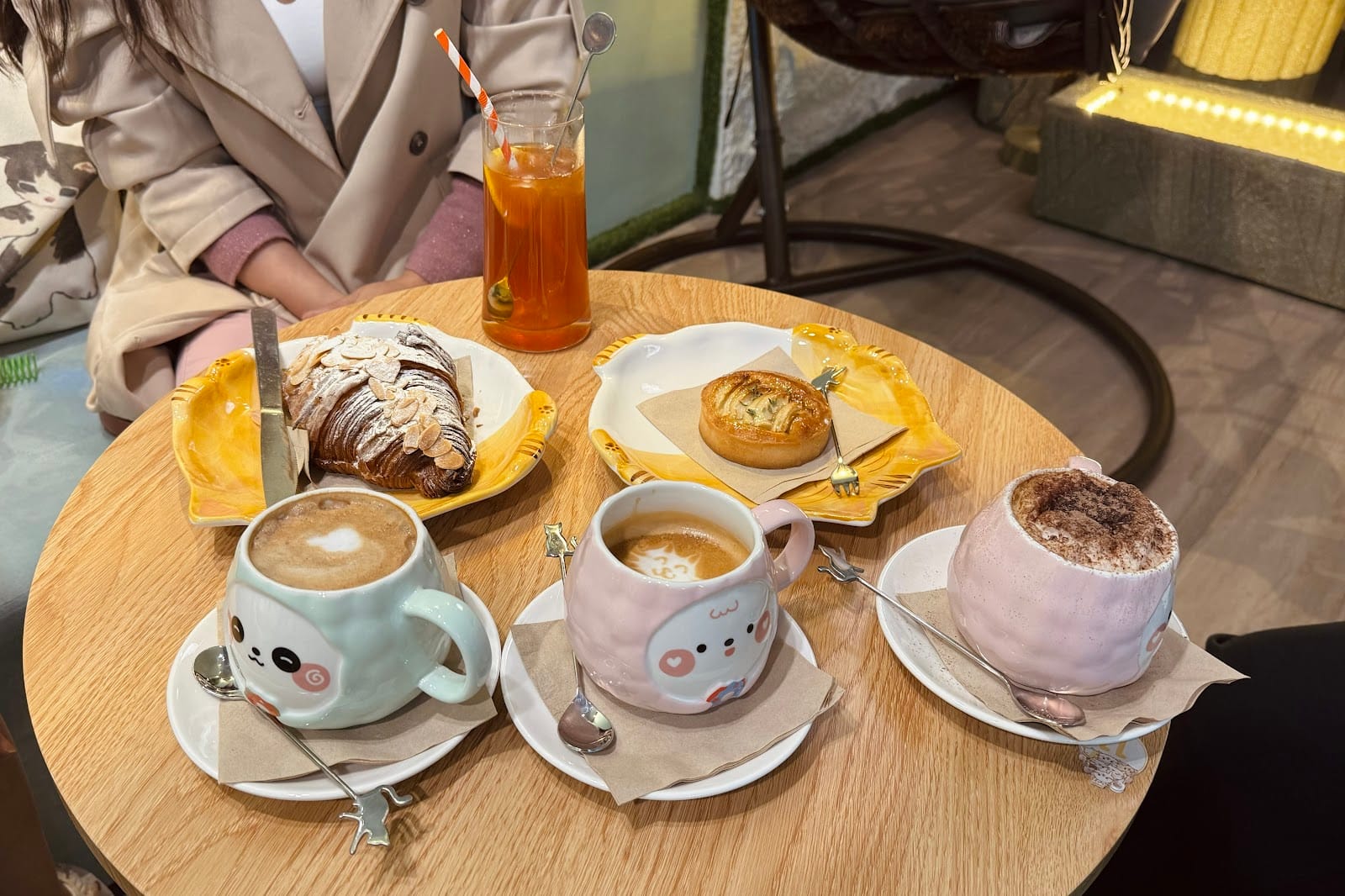 Meow Cat Cafe