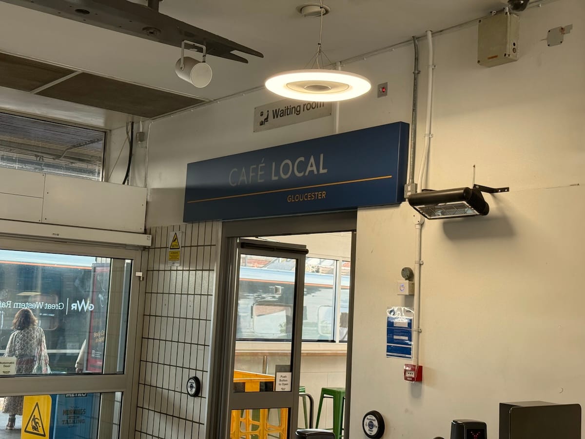 Gloucester train station cafe photo 2