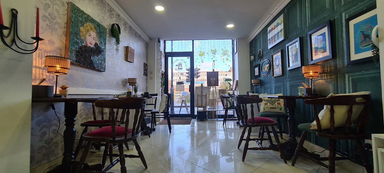 Ana's art café
