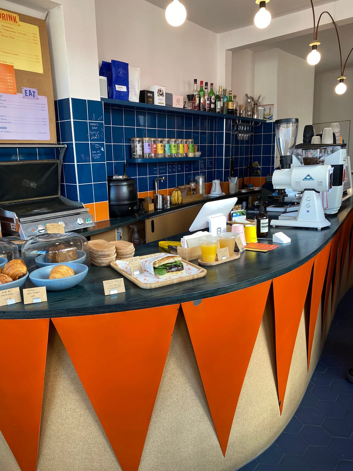 TRAMPOLINE Cafe