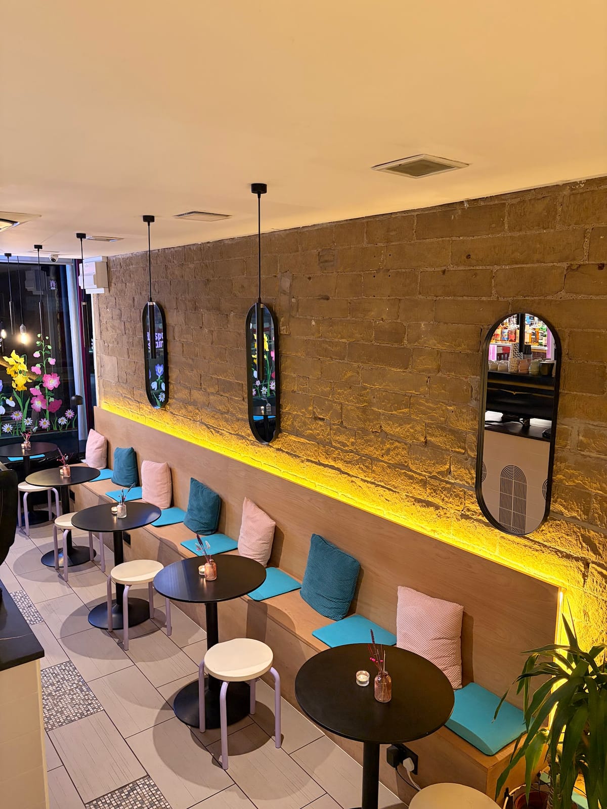 Hyde Cafe & Bar