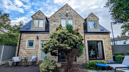 Secluded Spacious 3 bed Detached Home with Amazing Bars Coffee Restaurants and Park Walks on the Doo