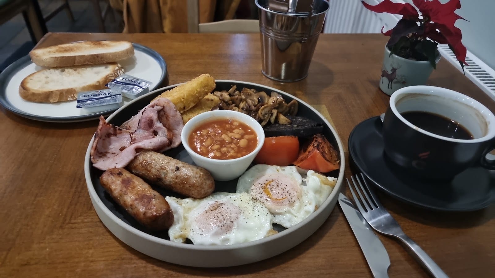 Dania's Cafe & Bistro