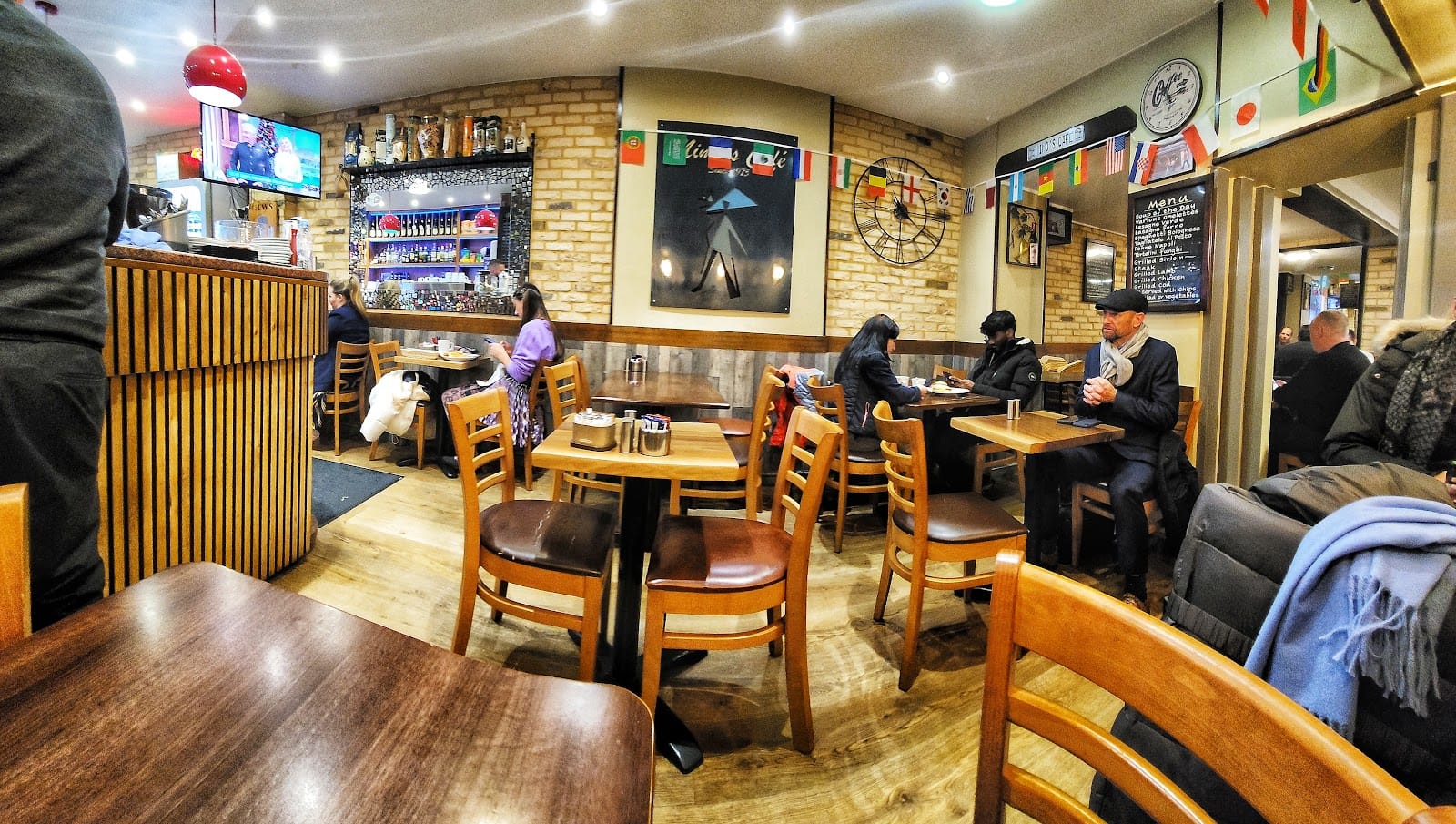 Mimos Cafe Bar
