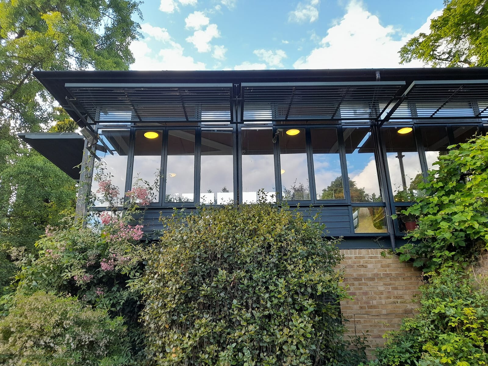 Golders Hill Toilet next to cafe photo 2
