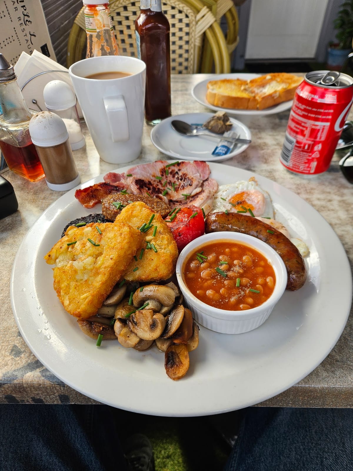 Triple L Coffee Bar Restaurant